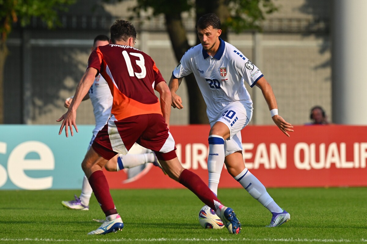 fudbaler reprezentacije Srbije na utakmici kvalifikacija za FIFA Svetsko prvenstvo protiv Letonije na stadionu Daugava, Riga 06.09.2025. godine Foto: Marko Metlas Fudbal, Reprezentacija, Srbija, Letonija, Kvalifikacije za Svetsko prvenstvo