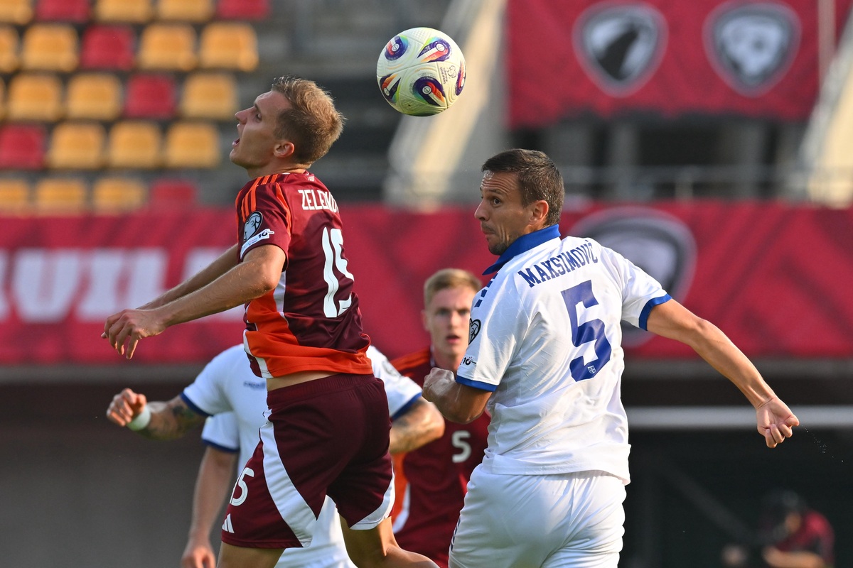 fudbaler reprezentacije Srbije na utakmici kvalifikacija za FIFA Svetsko prvenstvo protiv Letonije na stadionu Daugava, Riga 06.09.2025. godine Foto: Marko Metlas Fudbal, Reprezentacija, Srbija, Letonija, Kvalifikacije za Svetsko prvenstvo