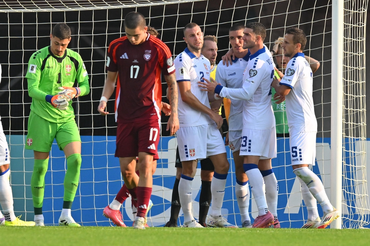 fudbaler reprezentacije Srbije na utakmici kvalifikacija za FIFA Svetsko prvenstvo protiv Letonije na stadionu Daugava, Riga 06.09.2025. godine Foto: Marko Metlas Fudbal, Reprezentacija, Srbija, Letonija, Kvalifikacije za Svetsko prvenstvo