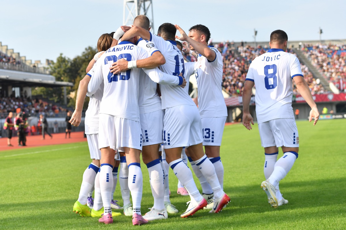 fudbaleri reprezentacije Srbije na utakmici kvalifikacija za FIFA Svetsko prvenstvo protiv Letonije na stadionu Daugava, Riga 06.09.2025. godine Foto: Marko Metlas Fudbal, Reprezentacija, Srbija, Letonija, Kvalifikacije za Svetsko prvenstvo