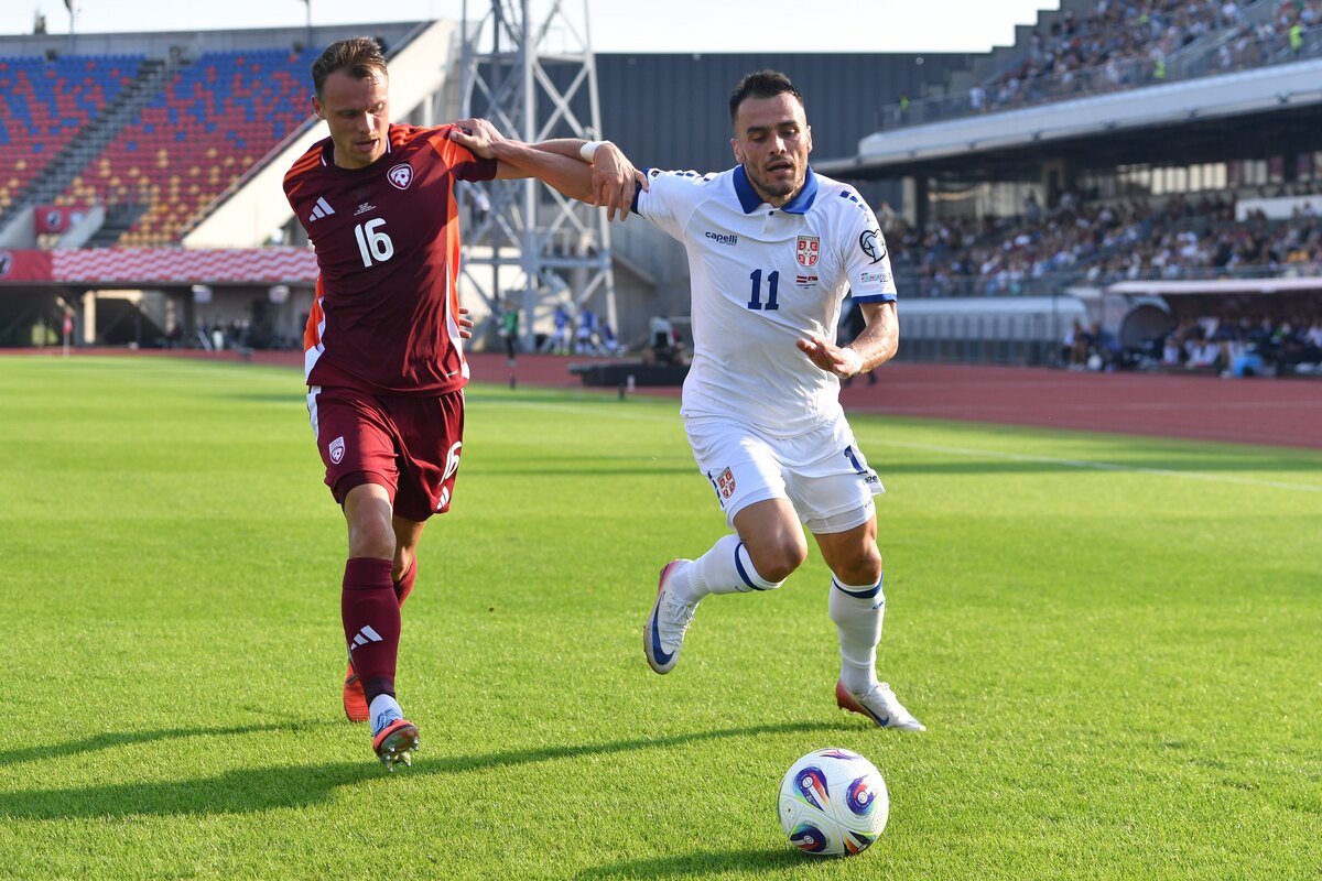 fudbaler reprezentacije Srbije na utakmici kvalifikacija za FIFA Svetsko prvenstvo protiv Letonije na stadionu Daugava, Riga 06.09.2025. godine Foto: Marko Metlas Fudbal, Reprezentacija, Srbija, Letonija, Kvalifikacije za Svetsko prvenstvo
