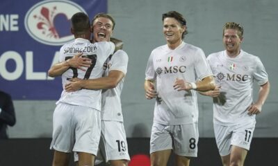 Napoli's Rasmus Hojlund celebrates after scoring during the Serie A soccer match between Fiorentina and Napoli at the Artemio Franchi Stadium in Florence, Italy, Saturday, Sept. 13, 2025. (Massimo Paolone/LaPresse via AP)