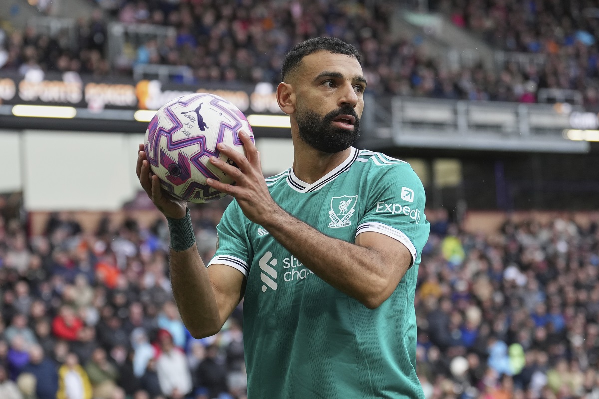 Liverpool's Mohamed Salah catches the ball during the Premier League soccer match between Burnley and Liverpool in Burnley, England, Sunday, Sept. 14, 2025. (AP Photo/Jon Super)