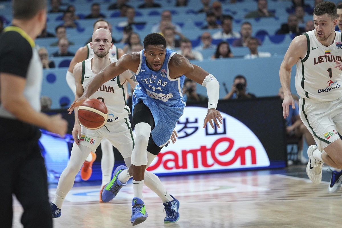 Greece's Giannis Antetokounmpo, centre, in action during the Eurobasket, European Basketball Championship quarter final match between Lithuania and Greece at the Riga Arena in Riga, Latvia, Tuesday, Sept. 9, 2025. (AP Photo/Sergei Grits)