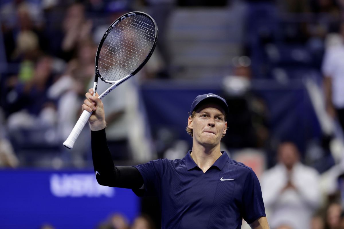 Jannik Sinner, of Italy, reacts after defeating Alexander Bublik, of Kazakhstan, during the fourth-round of the U.S. Open tennis championships, Monday, Sept. 1, 2025, in New York. (AP Photo/Adam Hunger)