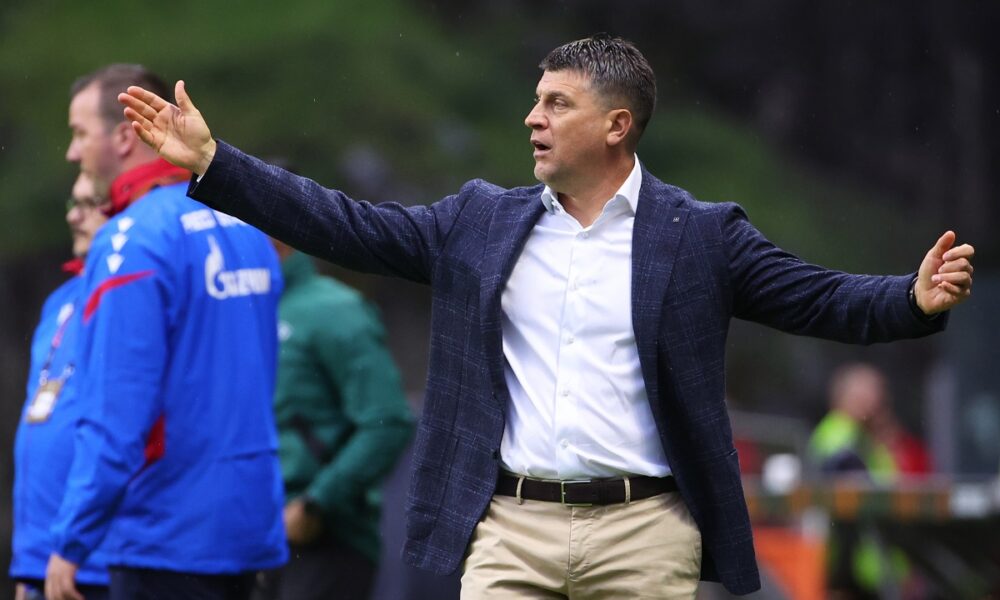Red Star's head coach Vladan Milojevic gestures during the Europa League opening phase soccer match between SC Braga and Red Star Belgrade in Braga, Portugal, Thursday, Oct. 23, 2025. (AP Photo/Luis Vieira)