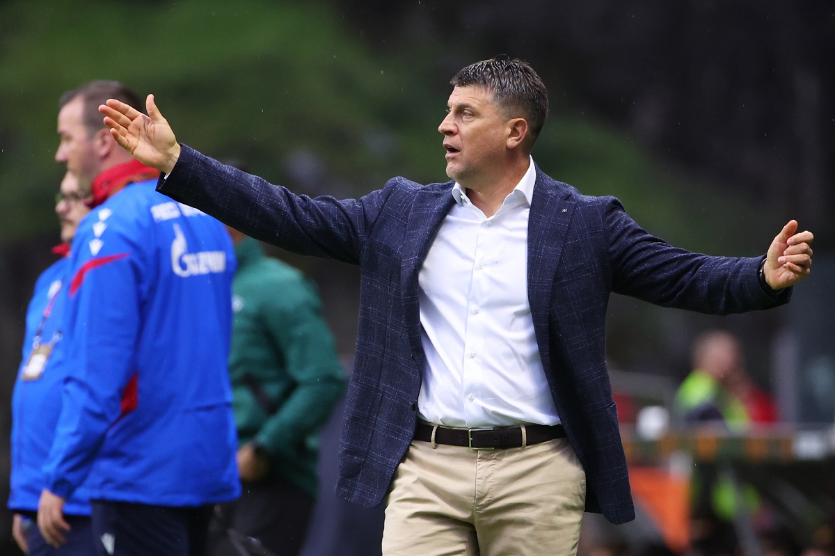 Red Star's head coach Vladan Milojevic gestures during the Europa League opening phase soccer match between SC Braga and Red Star Belgrade in Braga, Portugal, Thursday, Oct. 23, 2025. (AP Photo/Luis Vieira)