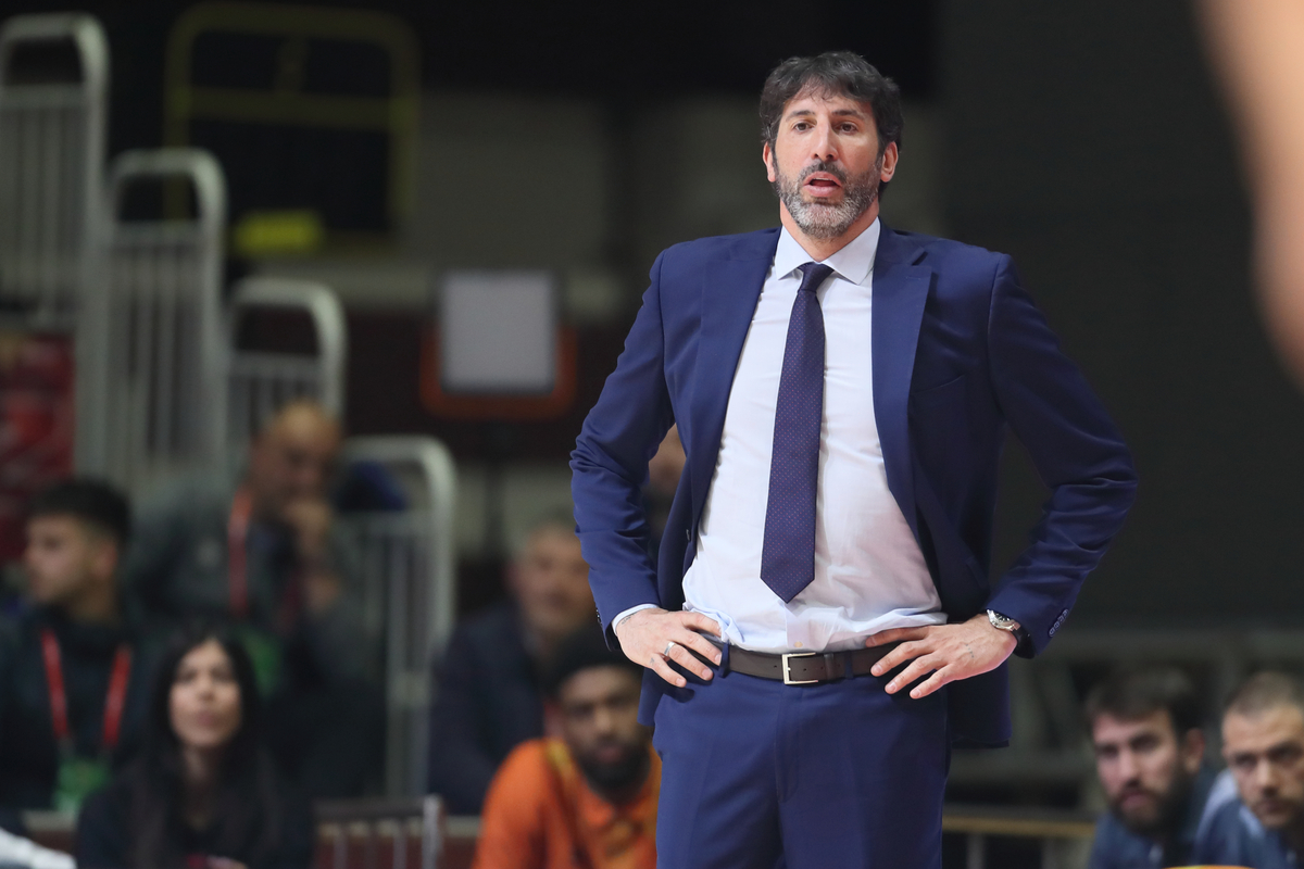 ALEX MUMBRU Aleks Mumbru trener kosarkasa Valensije na utakmici Evrolige protiv Crvene zvezde u hali Aleksandar Nikolic Pionir, Beograd 29.03.2023. godine Foto: Marko Metlas Kosarka, Crvena zvezda, Evroliga, Valensija