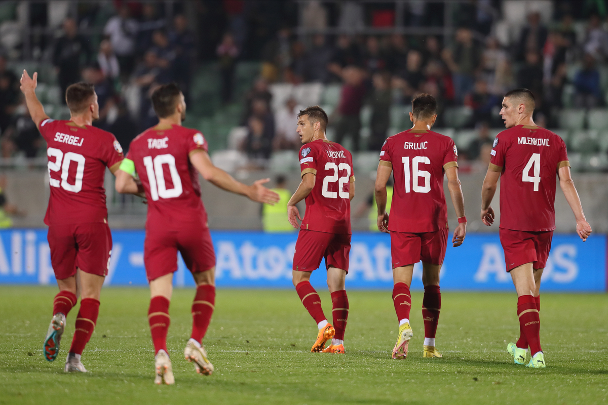 SERGEJ MILINKOVIC SAVIC, DUSAN TADIC, DARKO LAZOVIC, MARKO GRUJIC, NIKOLA MILENKOVIC fudbaleri reprezentacije Srbije na utakmici kvalifikacija za UEFA Evropsko prvenstvo 2024 godine protiv Bugarske na stadionu Huvefarma, Razgrad 20.06.2023. godine Foto: Marko Metlas Fudbal, Reprezentacija, Srbija, Bugarska, UEFA Evropsko prvenstvo, EURO 2024