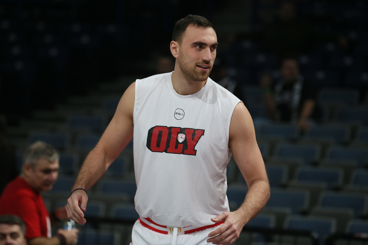 NIKOLA MILUTINOV kosarkas Olimpijakosa na utakmici Evrolige protiv Partizana u hali Beogradska Arena, Beograd 28.11.2024. godine Foto: Ivica Veselinov / MN PRESS KOSARKA, BASKETBALL, EVROLIGA, EUROLEAGUE, PARTIZAN, OLYMPIACOS, OLIMPIJAKOS