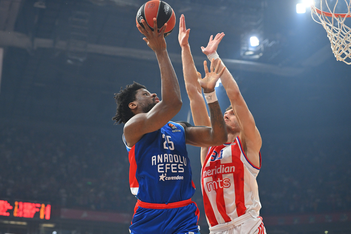DAN OTURU kosarkas Anadolu Efesa Istanbul na utakmici Evrolige protiv Crvene zvezde u hali Beogradska arena, Beograd 04.04.2025. godine Foto: Marko Metlas Kosarka, Crvena zvezda, Evroliga, Anadolu Efes Istanbul