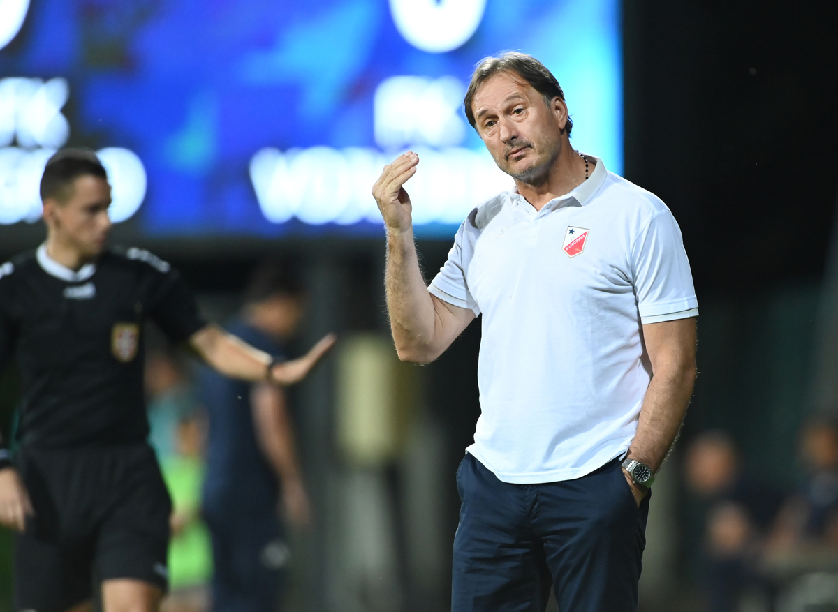 MIROSLAV TANJGA, trener fudbalera Vojvodine, na prvenstvenoj utakmici protiv OFK Beograda, na stadionu SC FSS. Stara Pazova, 09.08.2025. foto: Nebojsa Parausic Fudbal, OFK Beograd, Vojvodina