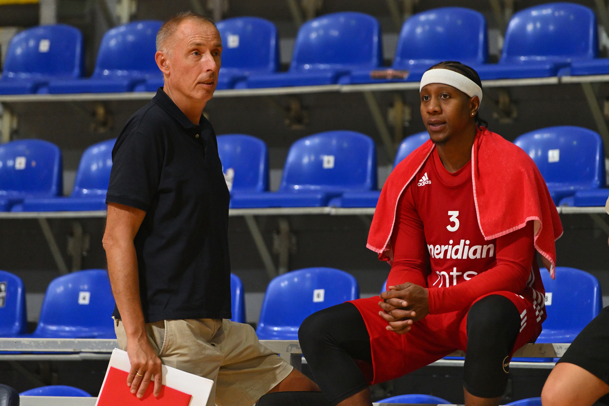 MILAN TOMIC direktor i ISAIAH CANAAN Ajzeja Kejnan trening kosarkasa Crvene zvezde u hali Aleksandar Nikolic Pionir, Beograd 27.08.2025. godine Foto: Marko Metlas Kosarka, Crvena zvezda