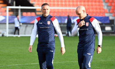 Mladi fudbaleri Srbije U21 na treningu na stadionu Mustoar. ZORAN MIRKOVIC BATA trener selektor, STRAHINJA PANDUROVIC. Lorien, 07.09.2025. foto: Nebojsa Parausic Fudbal, Srbija U21
