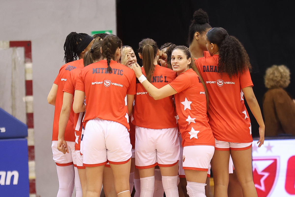 Kosarkasice Crvene Zvezde na utakmici kvalifikacija za FIBA Evroligu protiv Venecije u hali sportova Ranko Zeravica, Beograd 17.09.2025. godine Foto: Ivica Veselinov / MN PRESS KOSARKA, BASKETBALL, FIBA, WOMANS EUROLEAGUE, KKZ CRVENA ZVEZDA, VENECIJA, UNAMA REYER VENEZIA, ZENSKA EVROLIGA