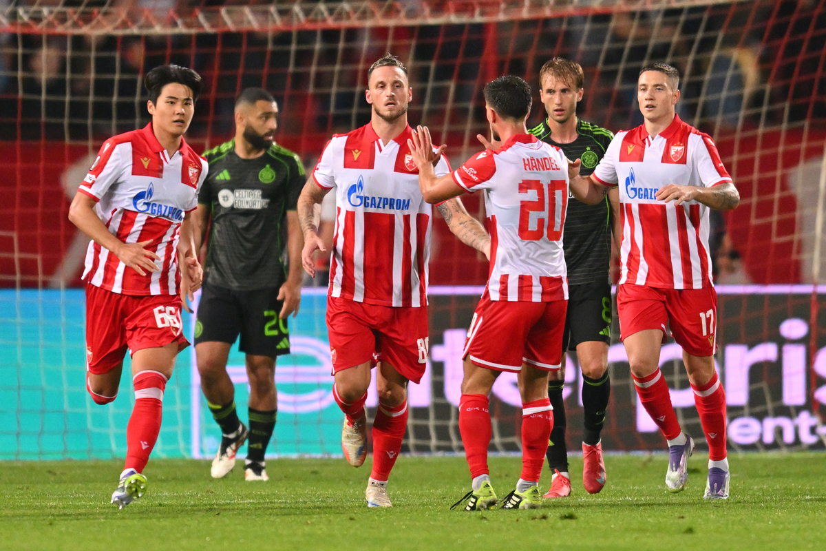 YOUNGWOO SEOL Jongvu Seol , MARKO ARNAUTOVIC, TOMAS HANDEL, BRUNO DUARTE DA SILVA fudbaleri Crvene zvezde na utakmici UEFA Lige Evropa protiv Seltika Glazgov na stadionu Rajko Mitic, Beograd 24.09.2025. godine Foto: Marko Metlas Fudbal, Crvena zvezda, UEFA Liga Evropa, Seltik Glazgov