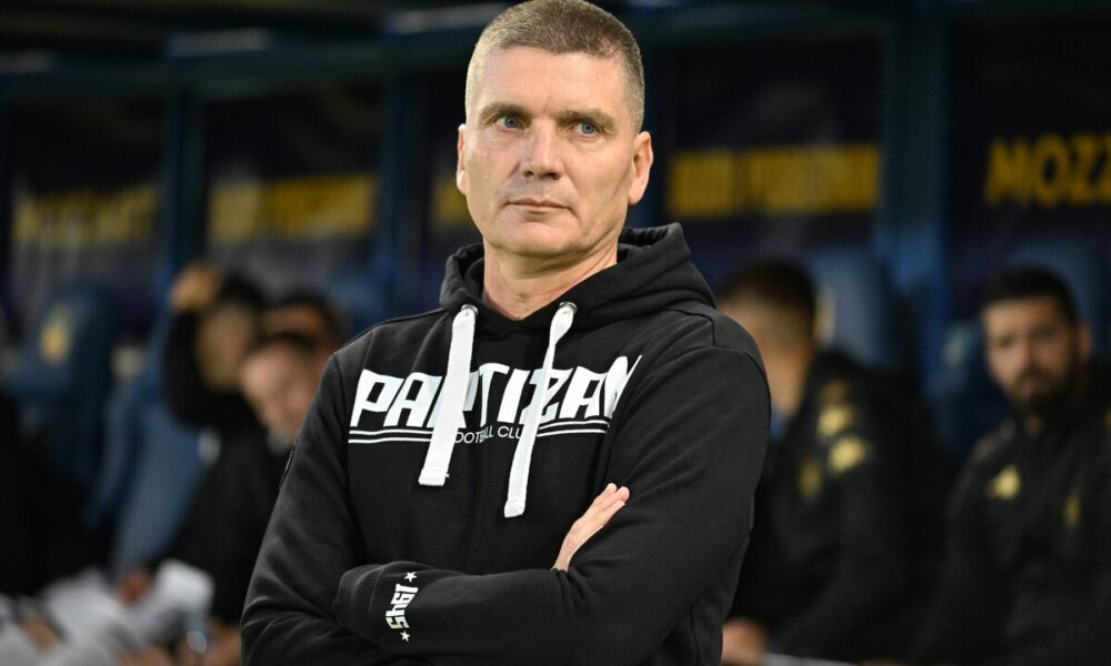 SRDJAN BLAGOJEVIC trener fudbalera Partizana na utakmici Superlige Prvenstva Srbije protiv OFK Beograda na stadionu Kraljevica, Zajecar 27.09.2025. godine Foto: Mladjan Ivanovic / MN PRESS Fudbal, Partizani, Prvenstvo Srbije, OFK Beograd