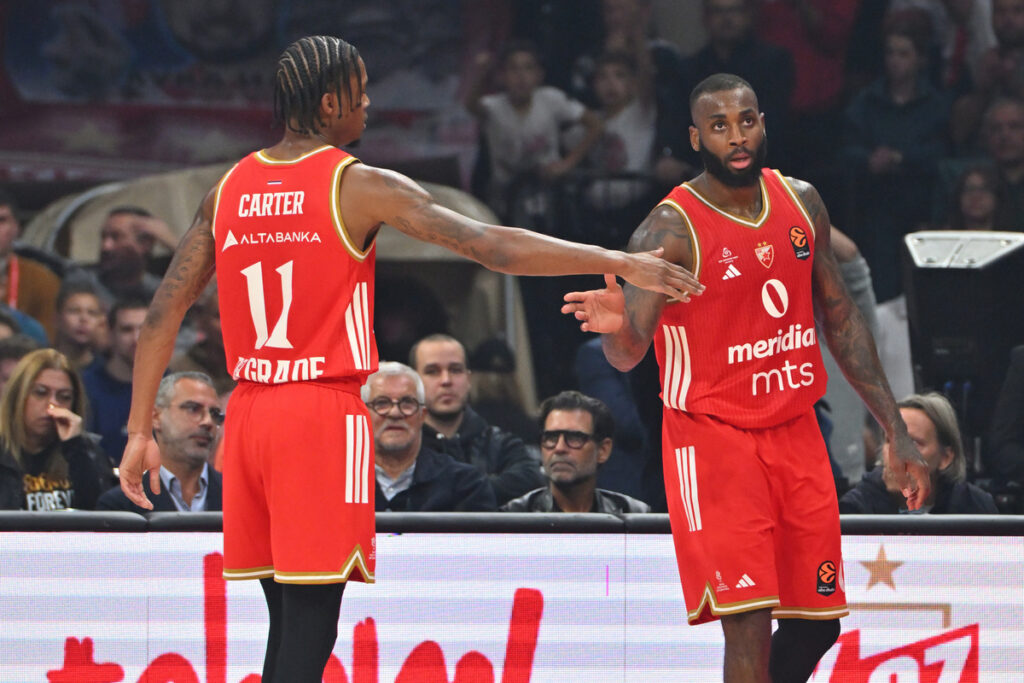 TYSON CARTER Tajson Karter i CODI MILLER MCINTYRE Kodi Miler Mekintajer kosarkasi Crvene zvezde na utakmici Evrolige protiv Armani Olimpija Milano u hali Beogradska arena, Beograd 30.09.2025. godine Foto: Marko Metlas Kosarka, Crvena zvezda, Evroliga, Armani Olimpija Milano