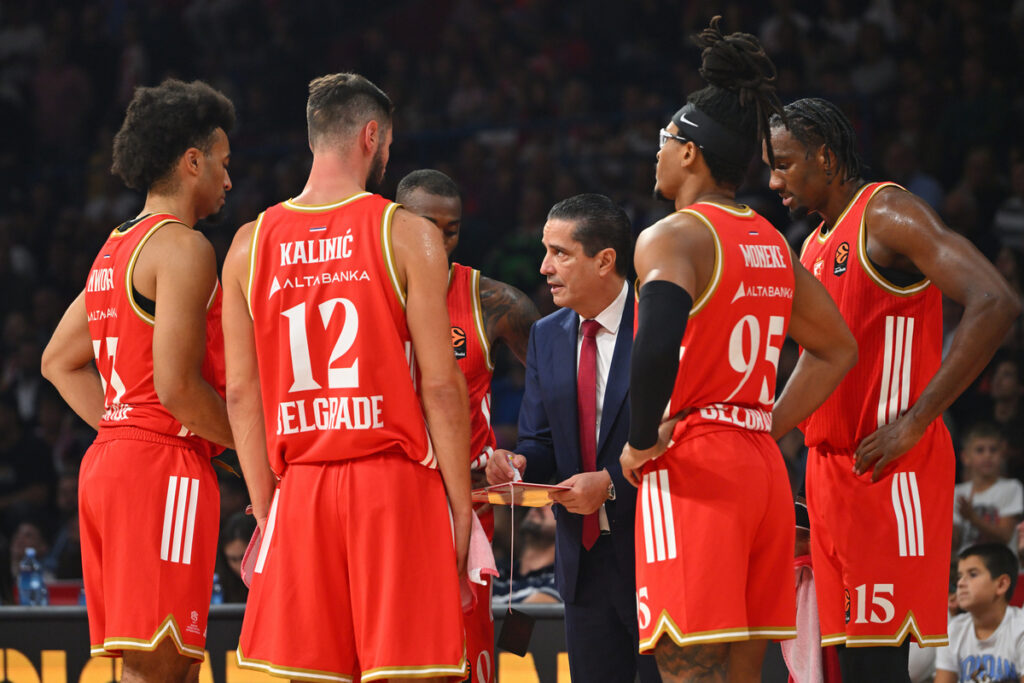 IOANNIS SFAIROPOULOS Janis Sferopulos trener kosarkasa Crvene zvezde na utakmici Evrolige protiv Armani Olimpija Milano u hali Beogradska arena, Beograd 30.09.2025. godine Foto: Marko Metlas Kosarka, Crvena zvezda, Evroliga, Armani Olimpija Milano