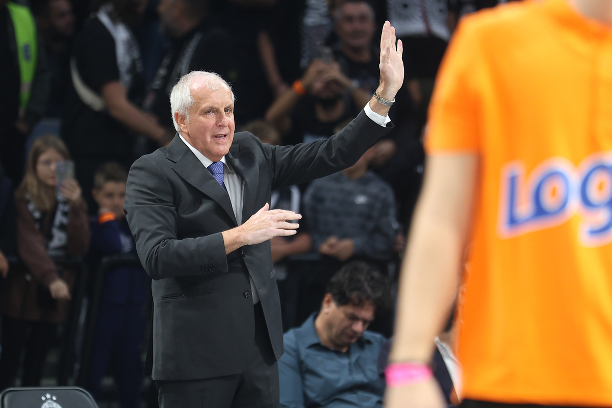 ZELJKO OBRADOVIC trener kosarkasa Partizana na utakmici Evrolige protiv Armanija u hali Beogradska Arena, Beograd 02.10.2025. godine Foto: Ivica Veselinov / MN PRESS KOSARKA, BASKETBALL, EVROLIGA, EUROLEAGUE, PARTIZAN, ARMANI MILANO