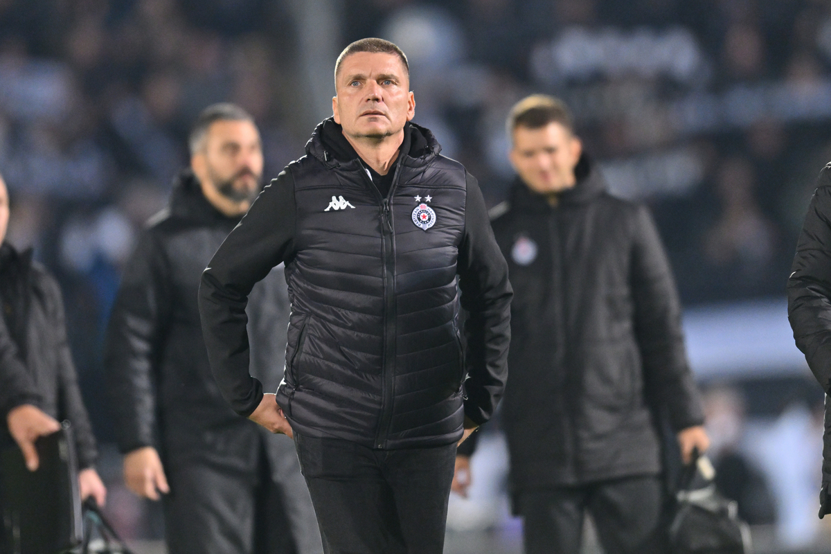 SRDJAN BLAGOJEVIC trener fudbalera Partizana na utakmici Superlige Prvenstva Srbije protiv Vojvodine Novi Sad na stadionu Partizana, Beograd 04.10.2025. godine Foto: Marko Metlas Fudbal, Partizan, Superliga Prvenstvo Srbije, Vojvodina Novi Sad