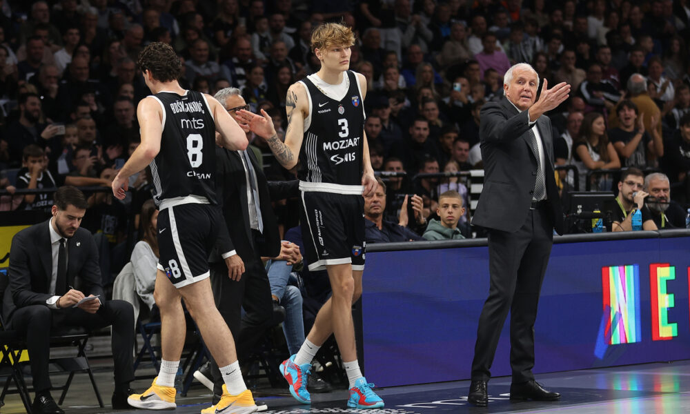 ZELJKO OBRADOVIC trener i MIIKKA MUURINEN Mika Murinen kosarkas Partizana na utakmici ABA lige protiv Krke u hali Beogradska Arena, Beograd 06.10.2025. godine Foto: Ivica Veselinov / MN PRESS KOSARKA, BASKETBALL, ABA LIGA, ABA LEAGUE, JADRANSKA LIGA, ADRIATIC LEAGUE, KK PARTIZAN, KRKA NOVO MESTO