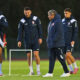 STRAHINJA ERAKOVIC, MILOS VELJKOVIC, DRAGAN STOJKOVIC PIKSI selektor i trener, STEFAN MITROVIC fudbaleri reprezentacije Srbije trening u sportskom centru FSS, Stara Pazova 06.10.2025. godine Foto: Marko Metlas Fudbal, Srbija, Trening