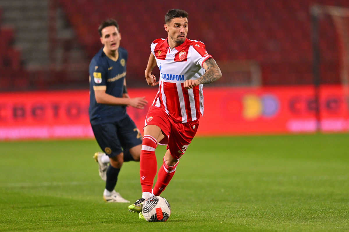 RADE KRUNIC fudbaler Crvene zvezde na utakmici Superlige Prvenstva Srbije protiv IMT na stadionu Rajka Mitica, Beograd, 19.10.2025. godine Foto: Marko Metlas Fudbal, Crvena zvezda, Superliga Prvenstvo Srbije, IMT