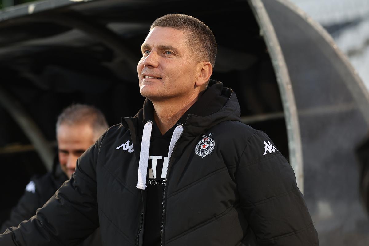 trener Partizana na utakmici Mocart Superlige protiv Mladosti na stadionu Partizana, Beograd 24.10.2025. godine Foto: Ivica Veselinov / MN PRESS FUDBAL, FOOTBALL, MOZZART SUPERLIGA, PRVENSTVO SRBIJE, NATIONAL CHAMPIONSHIP, PARTIZAN, FK MLADOST LUCANI