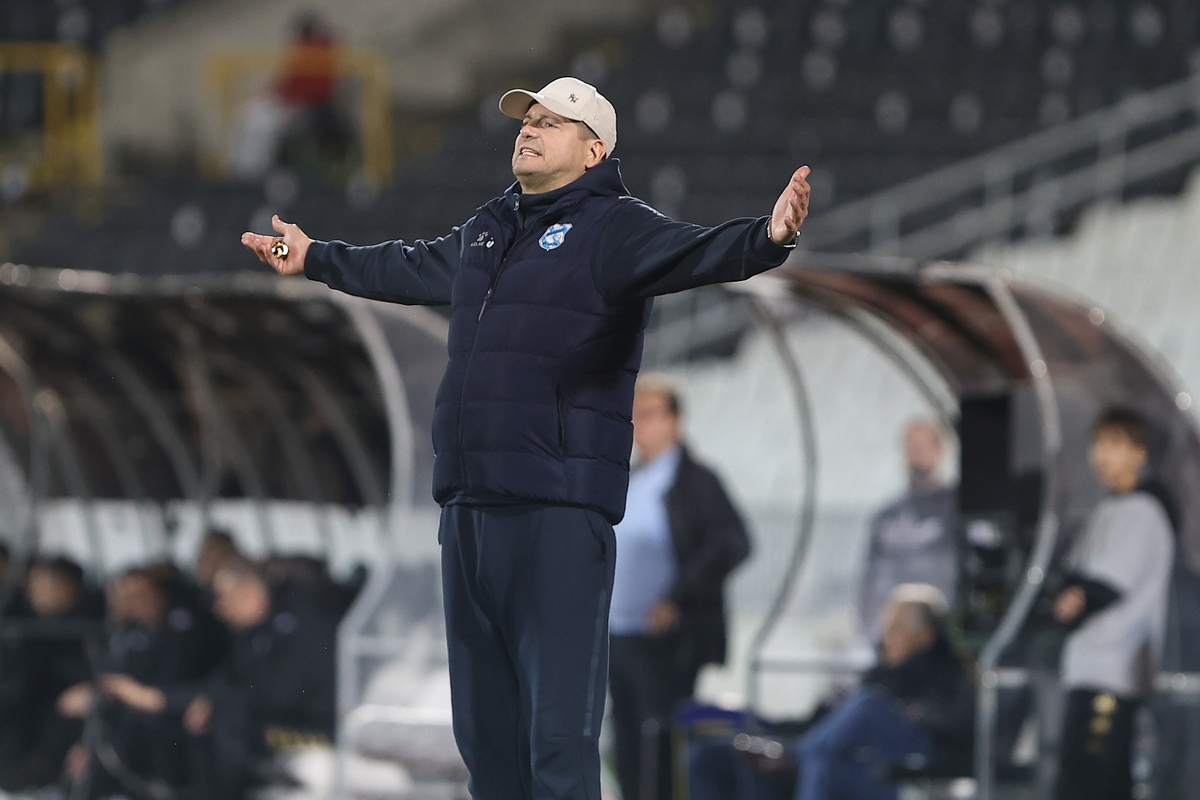 Nenad Lalatović trener Mladosti iz Lučana na utakmici Mocart Superlige protiv Partizana na stadionu Partizana, Beograd 24.10.2025. godine Foto: Ivica Veselinov / MN PRESS FUDBAL, FOOTBALL, MOZZART SUPERLIGA, PRVENSTVO SRBIJE, NATIONAL CHAMPIONSHIP, PARTIZAN, FK MLADOST LUCANI