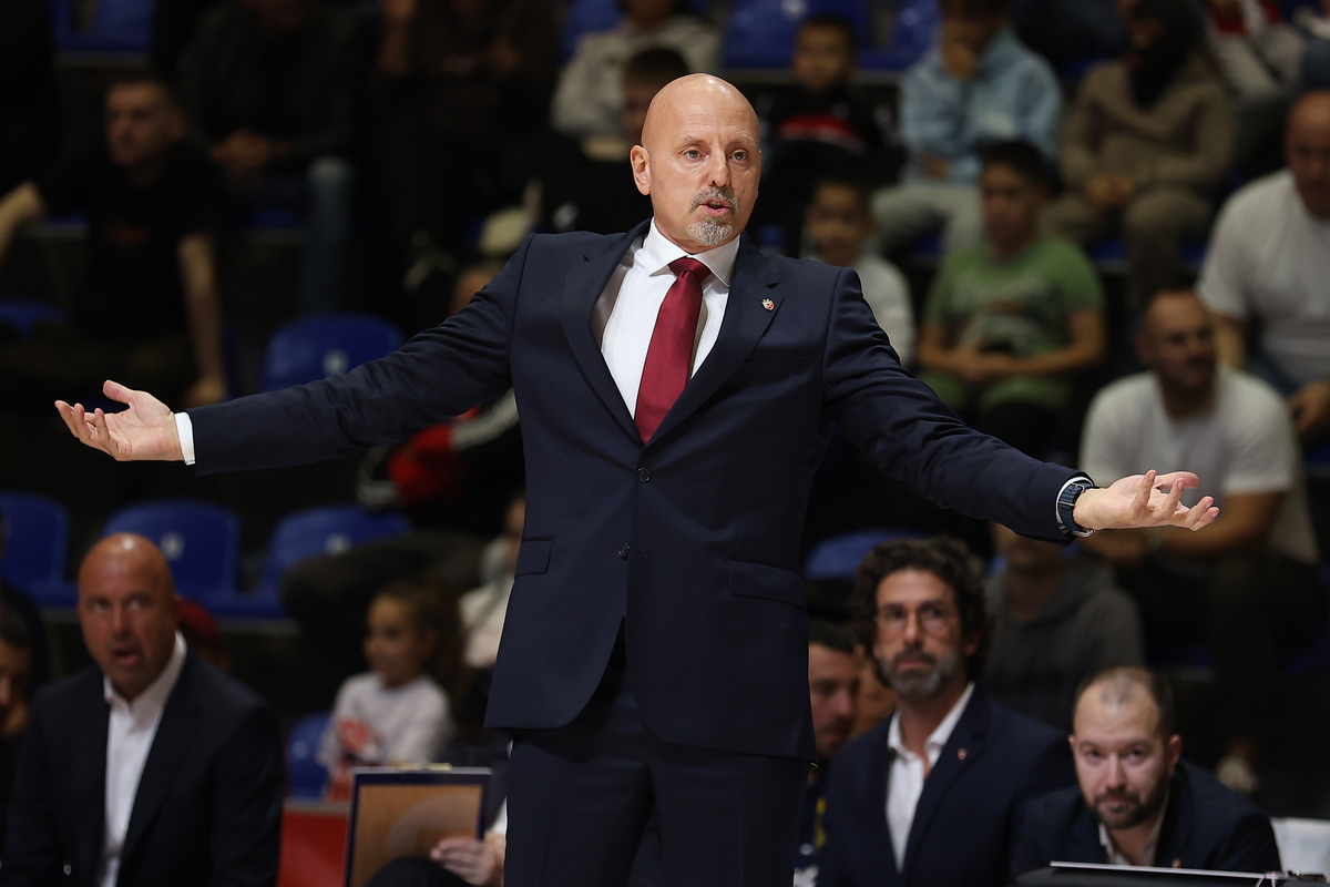Trener Crvene Zvezde na utakmici ABA lige protiv Mega Superbet u hali Beogradska Arena, Beograd 20.10.2025. godine Foto: Ivica Veselinov / MN PRESS KOSARKA, BASKETBALL, ABA LIGA, ABA LEAGUE, CRVENA ZVEZDA, MEGA SUPERBET, JADRANSKA LIGA, ADRIATIC LEAGUE