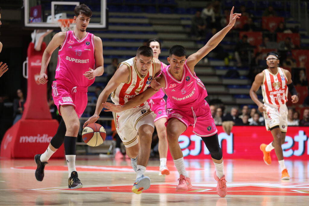kosarkas Crvene Zvezde na utakmici ABA lige protiv Mega Superbet u hali Beogradska Arena, Beograd 20.10.2025. godine Foto: Ivica Veselinov / MN PRESS KOSARKA, BASKETBALL, ABA LIGA, ABA LEAGUE, CRVENA ZVEZDA, MEGA SUPERBET, JADRANSKA LIGA, ADRIATIC LEAGUE