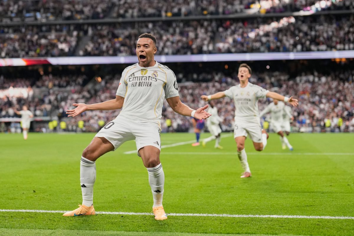 Real Madrid's Kylian Mbappe reacts after scoring during a La Liga soccer match between Real Madrid and Barcelona in Madrid, Spain, Sunday, Oct. 26, 2025. (AP Photo/Bernat Armangue)