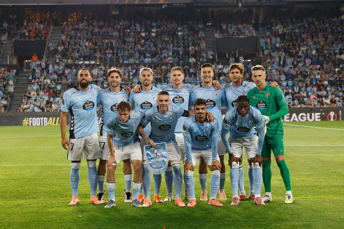 Celta players pose before the Europa League soccer match between Celta Vigo and PAOK in Vigo, Spain, Thursday, Oct. 2, 2025. (AP Photo/Lalo R. Villar)