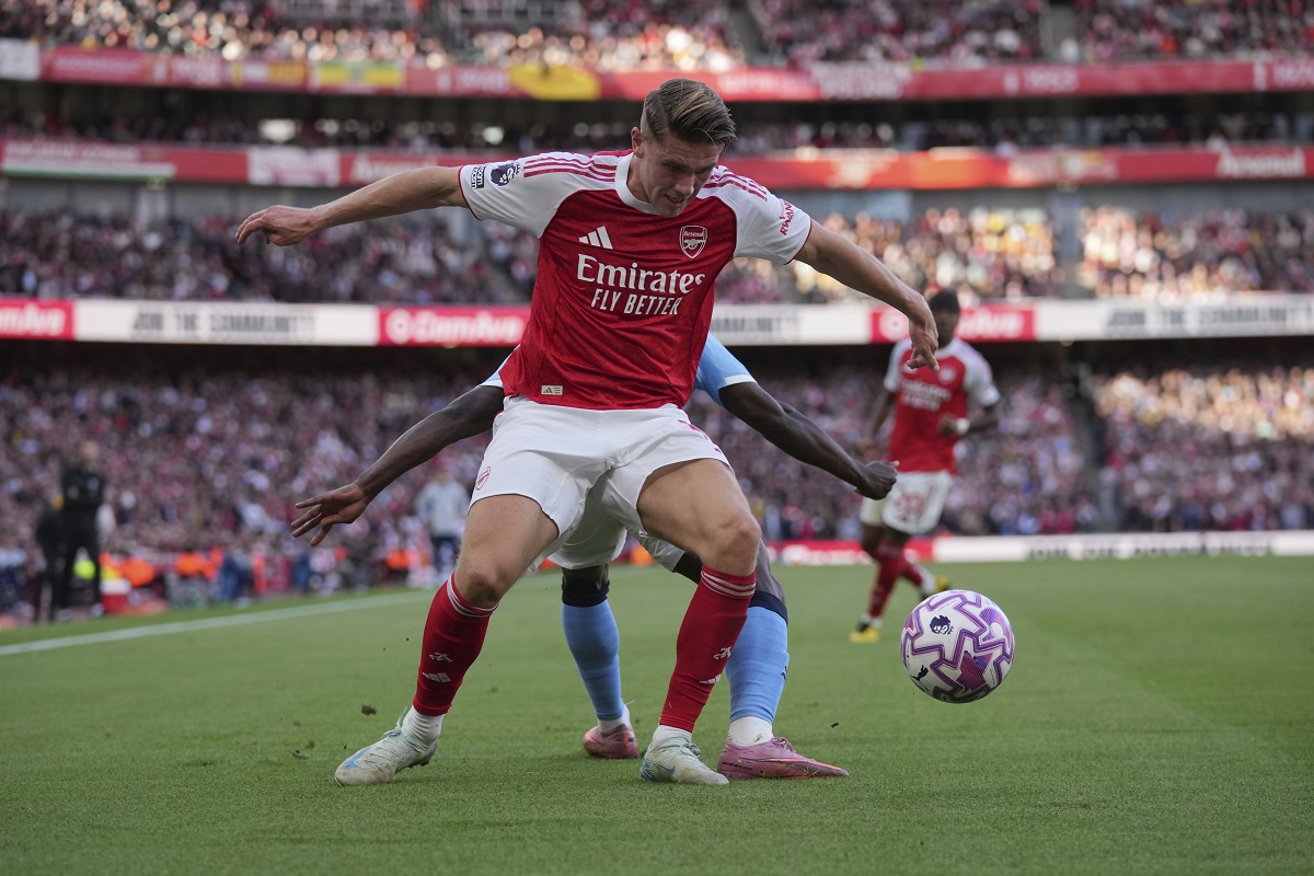 Arsenal's Viktor Gyoekeres in action during the Premier League soccer match between Arsenal and Manchester City in London, Sunday, Sept. 21, 2025. (AP Photo/Kin Cheung)