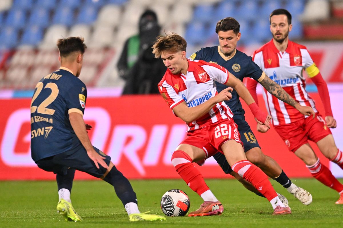 fudbaler Crvene zvezde na utakmici Superlige Prvenstva Srbije protiv IMT na stadionu Rajka Mitica, Beograd, 19.10.2025. godine Foto: Marko Metlas Fudbal, Crvena zvezda, Superliga Prvenstvo Srbije, IMT