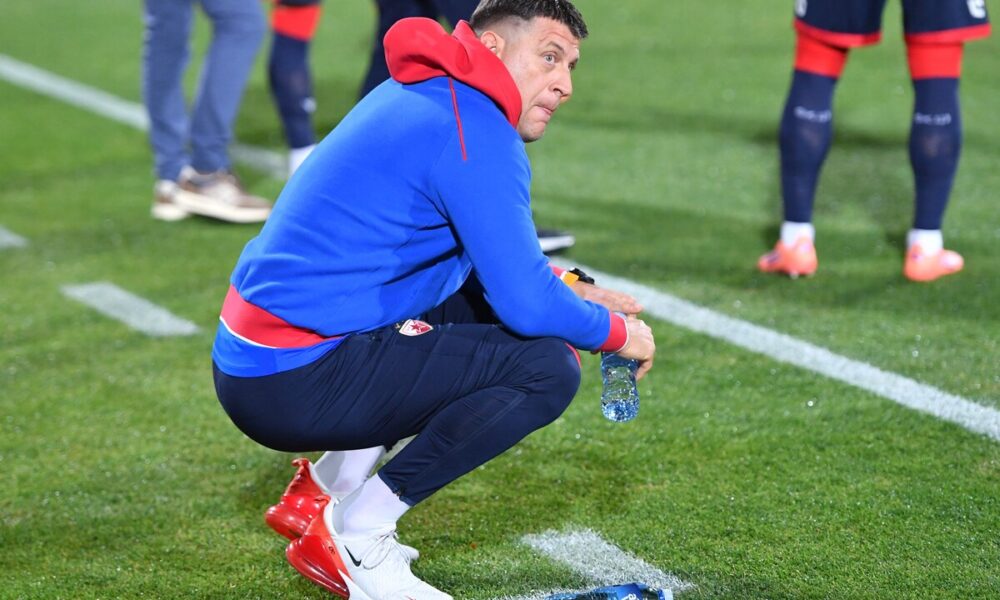 trener Crvene zvezde na utakmici Superlige Prvenstva Srbije protiv Vojvodine Novi Sad na stadionu Karadjordje, Novi Sad 30.10.2025. godine Foto: Marko Metlas Fudbal, Crvena zvezda, Superliga Prvenstvo Srbije, Vojvodina Novi Sad