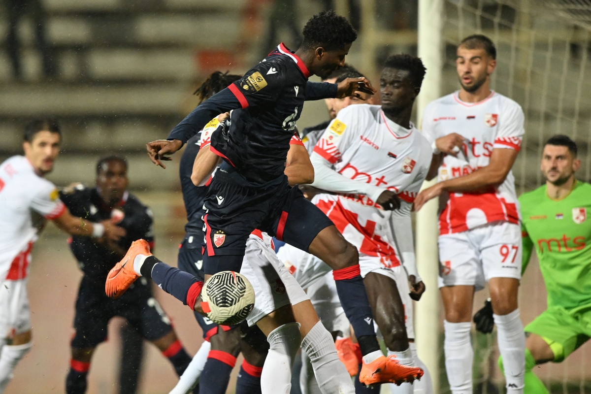 fudbaler Crvene zvezde na utakmici Superlige Prvenstva Srbije protiv Radnickog Nis na stadionu Cair, Nis, 26.10.2025. godine Foto: Mladjan Ivanovic Fudbal, Crvena zvezda, Superliga Prvenstvo Srbije, Radnicki Nis