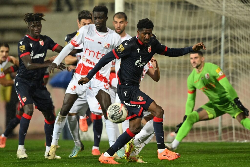 fudbaler Crvene zvezde na utakmici Superlige Prvenstva Srbije protiv Radnickog Nis na stadionu Cair, Nis, 26.10.2025. godine Foto: Mladjan Ivanovic Fudbal, Crvena zvezda, Superliga Prvenstvo Srbije, Radnicki Nis