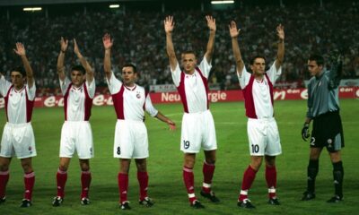 Mihajlo Pjanovic, Branko Jelic, Dejan Ilic, Ivan Vukomanovic, Milenko Acimovic i Vladimir Disljenkovic fudbaleri Crvene zvezde na utakmici kvalifikacija za Ligu sampiona protiv Sebescena iz TSV Bajera 04 iz Leverkuzena 08.08.2001. godine Foto: Marko Metlas