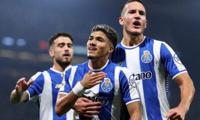 Porto's William Gomes, center, celebrates after scoring the opening goal from the penalty spot during the Europa League opening phase soccer match between FC Porto and Red Star Belgrade at the Dragao stadium in Porto, Portugal, Thursday, Oct. 2, 2025. (AP Photo/Luis Vieira)