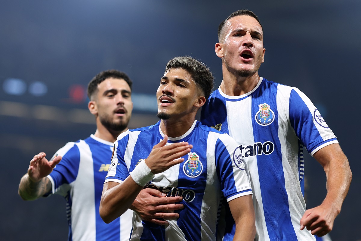 Porto's William Gomes, center, celebrates after scoring the opening goal from the penalty spot during the Europa League opening phase soccer match between FC Porto and Red Star Belgrade at the Dragao stadium in Porto, Portugal, Thursday, Oct. 2, 2025. (AP Photo/Luis Vieira)