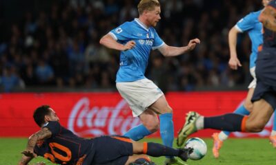 Napoli's Kevin De Bruyne and Inter Milan's Hakan Calhanoglu, bottom, fight for the ball during the Italian Serie A soccer match between Napoli and Inter Milan, in Naples, Italy, Saturday, Oct. 25, 2025. (Alessandro Garofalo/LaPresse via AP)