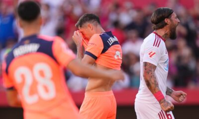 Barcelona's Robert Lewandowski, centre, reacts after missing a scoring chance during the Spanish La Liga soccer match between Sevilla and Barcelona at the Ramon Sanchez Pizjuan stadium in Seville, Spain, Sunday, Oct. 5, 2025. (AP Photo/Jose Breton)