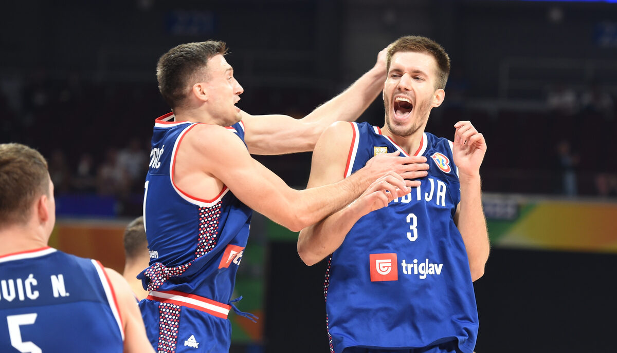 NIKOLA JOVIC, ALEKSA AVRAMOVIC, FILIP PETRUSEV, kosarkasi reprezentacije Srbije, na utakmici cetvrtfinala FIBA Svetskog prvenstva protiv Litvanije, u MOA Arena. Manila, 05.09.2023. photo: Nebojsa Parausic / MN press photo Kosarka, FIBA, World Cup, Srbija, Litvanija