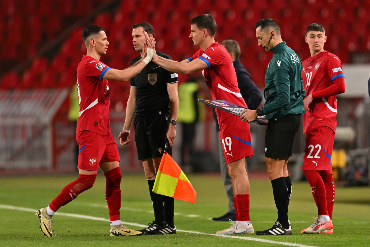 SASA LUKIC i MIRKO TOPIC fudbaleri reprezentacije Srbije na utakmici plej ofa UEFA Lige nacija protiv Austrije na stadionu Rajko Mitic , Beograd 23.03.2025. godine Foto: Marko Metlas Fudbal, Reprezentacija, Srbija, Austrija, UEFA Liga nacija, Plej of