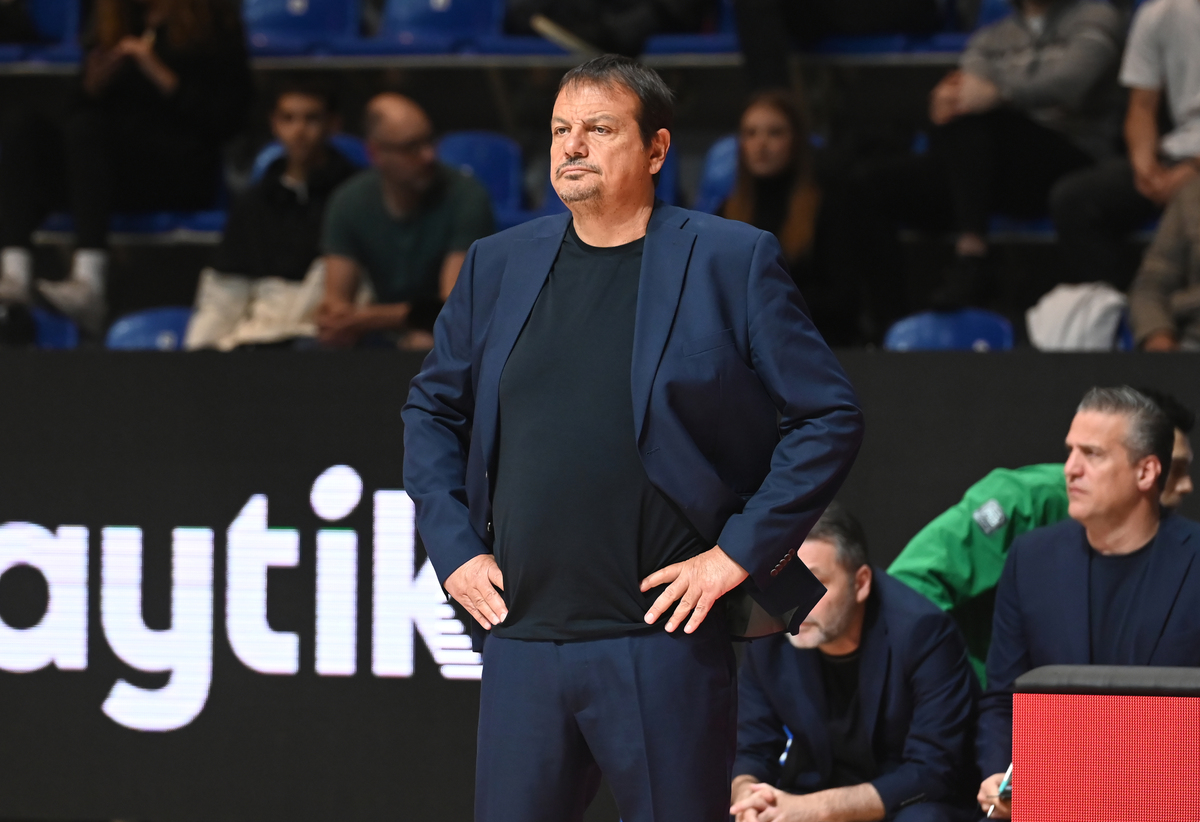 ERGIN ATAMAN, trener kosarkasa Panatinaikosa, na utakmici Evrolige protiv Makabija, u hali Aleksandar Nikolic. Beograd, 26.03.2025. foto: Nebojsa Parausic BASKETBALL, EUROLEAGUE, MACCABI, PANATHINAIKOS