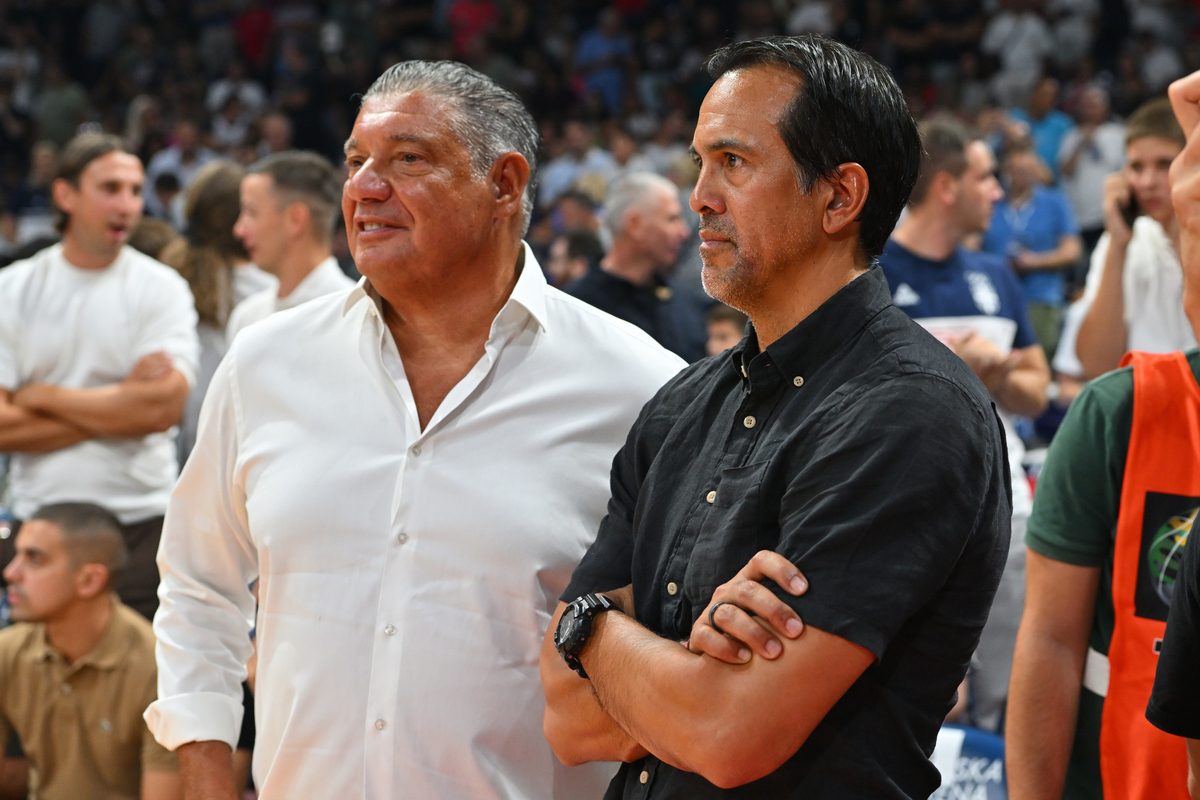 MIODRAG RAZNATOVIC MISKO menazder i ERIK SPOELSTRA Erik Spolstra trener kosarkas reprezentacije Srbije na prijateljskoj utakmici protiv Slovenije u hali Beogradska arena, Beograd 21.08.2025. godine Foto: Marko Metlas Kosarka, Srbija, Slovenija, Prijateljska utakmica
