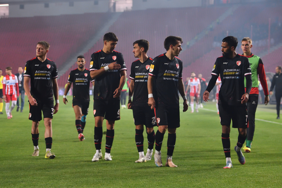 STEFAN PETKOSKI CIMBALJEVIC, NIKOLA MILICIC, JOVAN ILIC, SAHLI OUIJDI Sahli Udjidi fudbaleri Radnickog Kragujevac na utakmici Superlige Prvenstva Srbije protiv Crvene zvezde na stadionu Rajka Mitica, Beograd, 28.09.2025. godine Foto: Marko Metlas Fudbal, Crvena zvezda, Superliga Prvenstvo Srbije, Radnicki Kragujevac