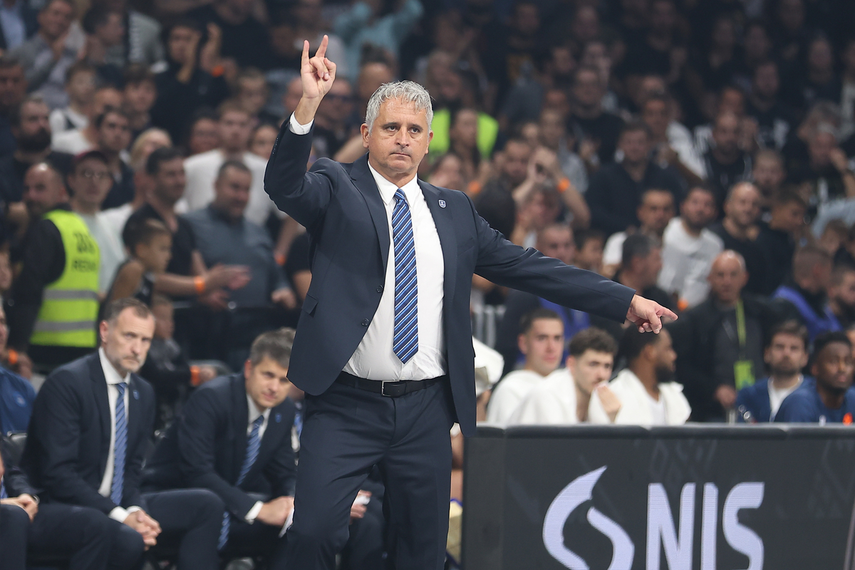 IGOR KOKOSKOV trener kosarkasa Efesa na utakmici Evrolige protiv Partizana u hali Beogradska Arena, Beograd 09.10.2025. godine Foto: Ivica Veselinov / MN PRESS KOSARKA, BASKETBALL, EVROLIGA, EUROLEAGUE, PARTIZAN, EFES
